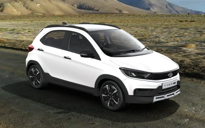 White with Black Roof (Pristine White DT)